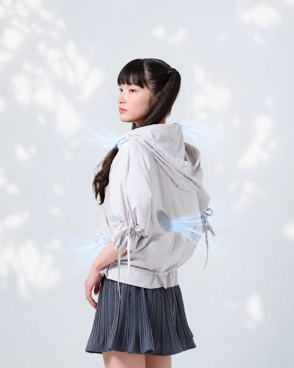 後ろ姿・髪と裾が動く瞬間